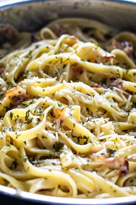 Cabonara Recipes, Fettucini Carbonara, Easy Carbonara, Carbonara Recipes, Fettuccine Carbonara, Easy Carbonara Recipe, Egg Sauce, Chicken Carbonara Recipe, Fettuccine Recipes