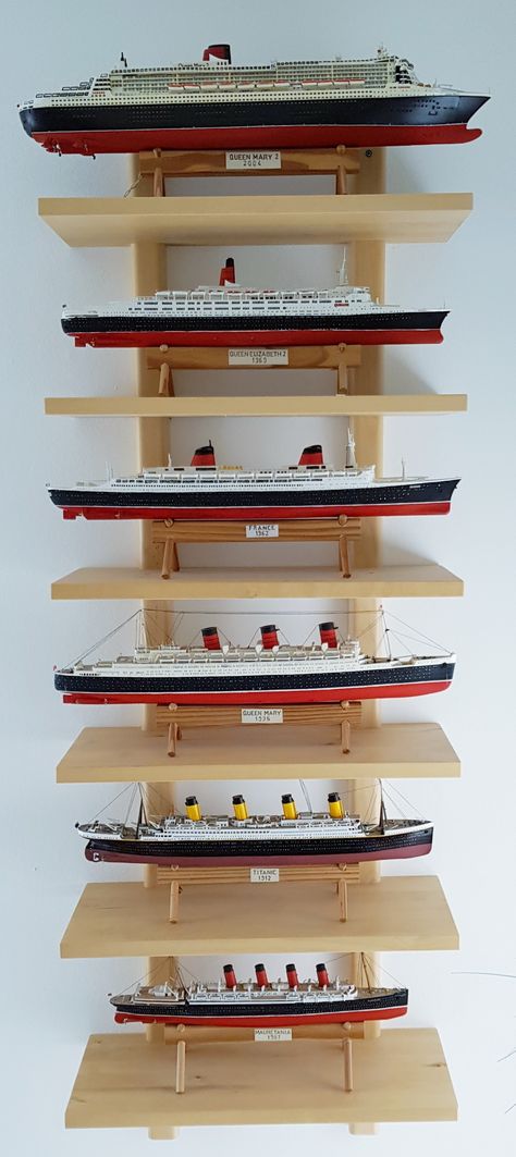 Cunard Ships, Cruise Ship Models, Titanic Model, Titanic Ship, Book Crafts Diy, Cruise Liner, Surreal Photos, Rms Titanic, Watercraft