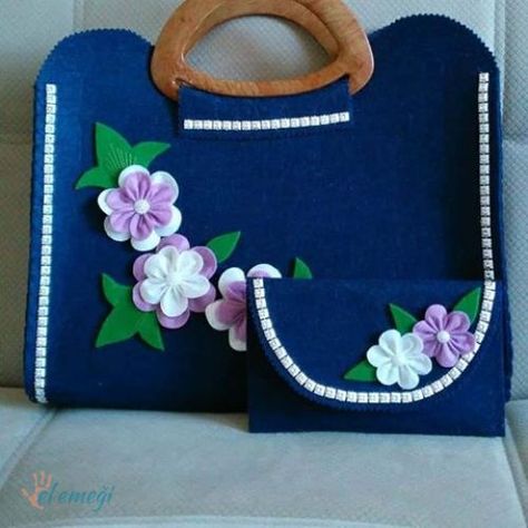 Keçe Çanta Cüzdan Takımı Keçe Tasarım Çanta 40,00 TL Fancy Clutch Purse, Embroidery Purse, Hessian Bags, Felt Tote, Diy Bags Patterns, Diy Bags Purses, Bag Sewing, Diy Handbag, Patchwork Bags