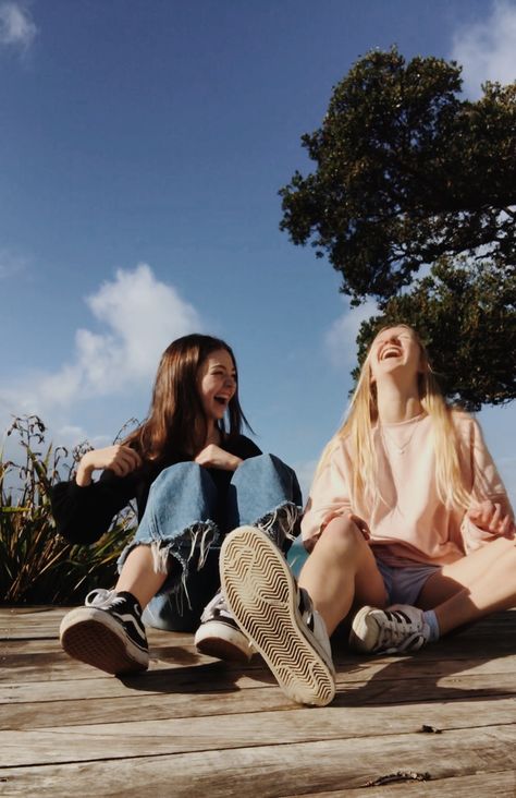 Stairs To Heaven Tattoo, Books And Pens Photography, Vsco Beach, Forever My Girl, Friend Pictures Poses, Friend Poses Photography, Friends Laughing, Friend Poses, Female Friends