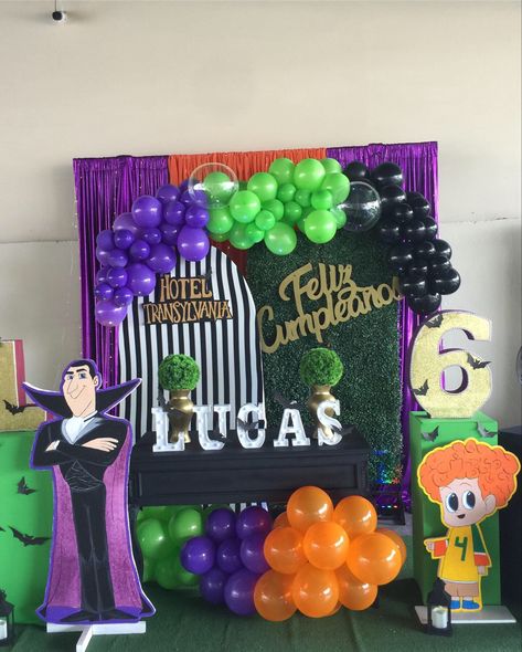 Hotel Transylvania Birthday Party Ideas, Hotel Transylvania Decorations, Hotel Transylvania Cake, Paw Ideas, Hotel Transylvania Birthday, Hotel Transylvania Party, Hotel Party, 9th Birthday Parties, Hotel Transylvania