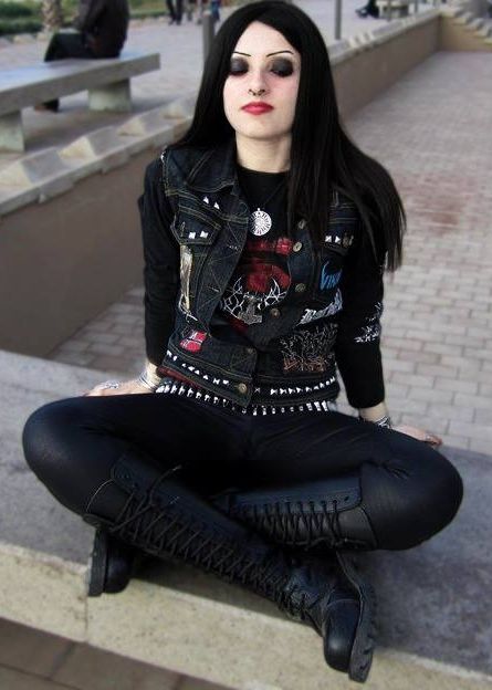 Metalhead Girl Outfits, Metal Girl Outfit, Metal Girl Style, Metalhead Fashion, Dark Beauty Fashion, Metal Outfit, Metalhead Girl, Black Metal Girl, Heavy Metal Girl