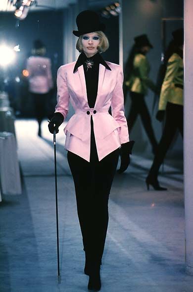 Thierry Mugler 1996 1990s Fashion, David Koma, Thierry Mugler, Vintage Couture, Cat Walk, Fashion Costume, Black Hat, Fantasy Fashion, Top Hat