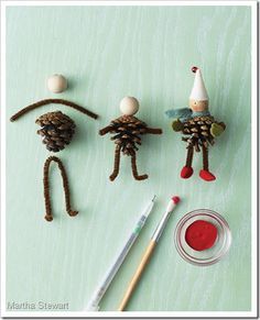 Pinecone Elves, Jul Diy, Cones Crafts, Pine Cone Crafts, Handmade Christmas Decorations, Noel Christmas, Winter Crafts, Homemade Christmas, Xmas Crafts