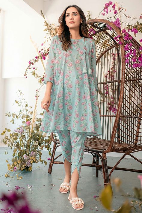 Cotton Suit Designs, Simple Dress Casual, Stylish Kurtis Design, Latest Dress Design, Pakistani Fashion Casual, Trendy Shirt Designs, Stylish Short Dresses, Pakistani Dresses Casual, Dress Design Patterns