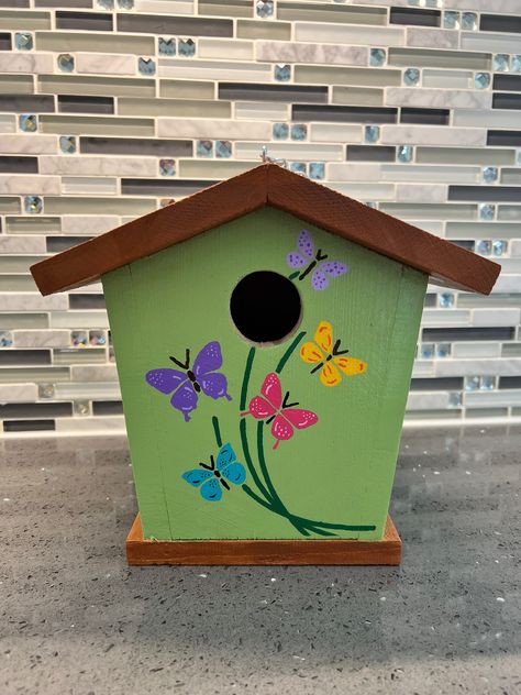 Easy Bird House Painting Ideas, Cute Birdhouse Painting Ideas, Bird Houses Diy Painted, Birdhouse Painting Ideas Easy, Painting Birdhouses Ideas Simple, Painted Bird Houses Ideas, Bird House Painting, Whimsical Birdhouses, Birdhouse Painting