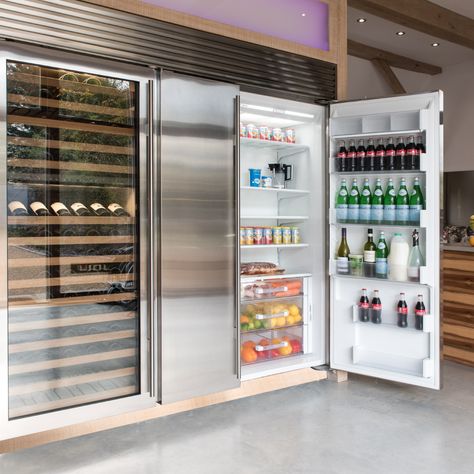 Sub Zero Fridge, Luxury Kitchen Appliances, Restaurant Facade, European White Oak Floors, Large Fridge, Handleless Kitchen, Luxury Appliances, Built In Refrigerator, Beautiful Kitchen Designs