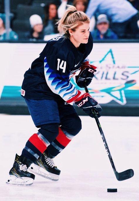 Female Hockey Player, Ice Hockey Girls, Team Usa Hockey, Hockey Sweater, Snow Boarding, Female Sports, Hockey Memes, Usa Hockey, Ice Girls