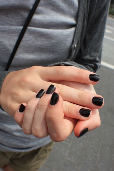 Do or Don't: Black Nail Polish Penelope Garcia, Black Nail Art, Black Nail Polish, Black Nail, Dark Nails, Love Nails, Black Nails, How To Do Nails, Manicure And Pedicure