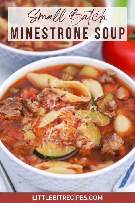 The smell of freshly cooked Italian minestrone soup is enough to make anyone's mouth water. The best part is it can be made in no time at all. Ministroni Soup Recipe, Italian Minestrone Soup, Soup Dishes, Italian Soup Recipes, Quick Soup Recipes, Soup Ideas, Minestrone Soup Recipe, Recipe Italian, Soup Dish