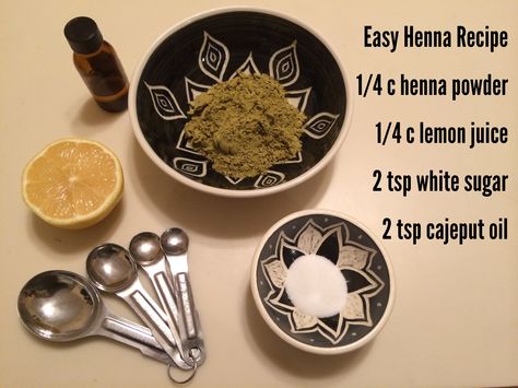 Mixing henna paste isn't difficult. You can get a great stain from these all natural ingredients - henna powder, lemon juice, sugar, and cajeput oil. Why buy premade cones that have who-knows-what in them when you can mix your own fresh, safe, dark-staining paste. How To Make Henna Paste, Henna Tattoo Recipe, How To Make Mehndi, Henna Recipe, How To Make Henna, White Henna Tattoo, Diy Henna, Henna Powder, Tato Henna