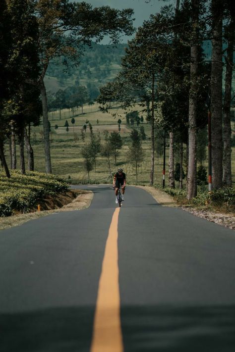 Cycling Photography Photo Ideas, Road Cycling Photography, Cannondale Supersix Evo, Supersix Evo, Xc Mountain Bike, Road Trip Photography, Mens Aesthetic, Training Studio, Cycling Photography