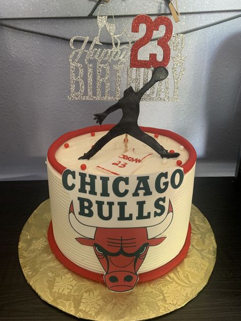 Bulls Themed Birthday Party, Bulls Birthday Party Ideas, Chicago Bulls Cake Ideas, Chicago Bulls Birthday Cake, Chicago Bulls Birthday Party Ideas, Chicago Bulls Birthday Party, Basketball Torte, Bulls Cake, 2023 Cakes