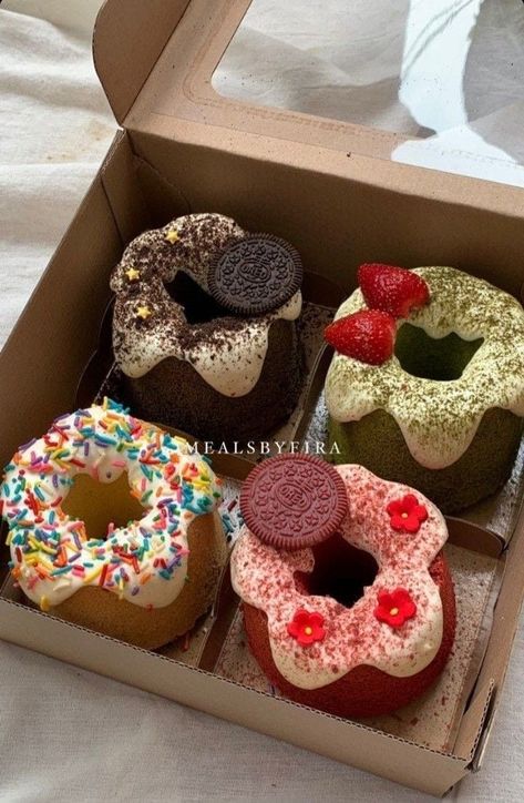 Kue Macaroon, Pastel Cupcakes, 귀여운 음식 그림, Cute Baking, Pretty Dessert, Sweet Snacks Recipes, Pretty Birthday Cakes, Cute Birthday Cakes, Food Drinks Dessert