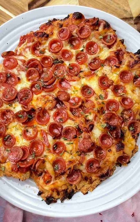 Chicken Crust Pizza: Easy High-Protein, Low-Carb Dinner Chicken Crust Pizza Keto, Dinner Keto Recipes, Anabolic Recipes, Chicken Crust, Pizza Easy, Healthy Keto Recipes, Protein Pizza, Healthy Low Fat Recipes, Pizza Bowl