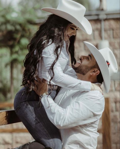 Denim Couple Photoshoot Outfit Ideas, Engagement Photos Mexican Theme, Vaquero Wedding Outfit, Western Couples Photos, Vaquero Couple Goals, Mexican Engagement Photos, Country Couple Poses, Country Couple Photoshoot, Western Couple Photoshoot