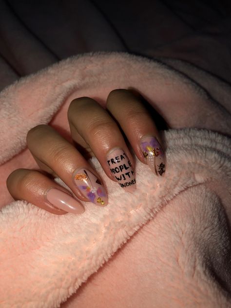 Harry Styles. Harry Styles nail art. Harry Styles Nail Art, Fine Line Nails, Harry Styles Nails Inspired, One Direction Nails, School Event Ideas, Line Nails, Matching Nails, Harry Styles Nails, Ideas Uñas