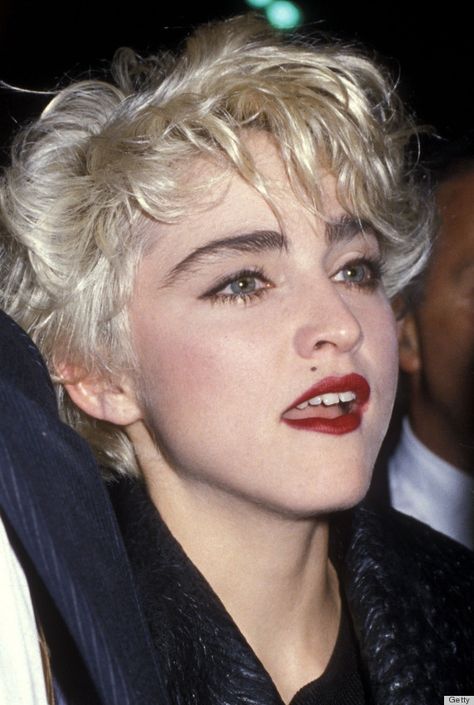 Young Madonna, Madonna Hair, Madonna Young, Celebrity Eyebrows, Madonna 80s, Madonna Photos, Lady Madonna, Hollywood Celebrities, Grunge Hair