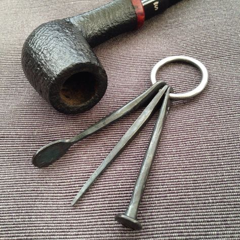 Hand forged pipe tool, made from mild steel. This tool for pipe smokers features a pick, reamer and a tamper. All the essential tools in 1! The tool is sealed with beeswax. Pipe Tools, Blacksmith Projects, Pipes And Cigars, Metal Projects, Welding Projects, Metal Crafts, Knife Making, Blacksmithing, Hand Forged