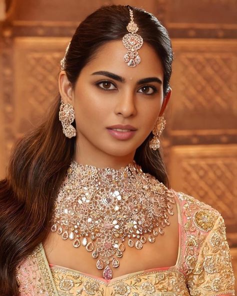 FUN FACT: Isha Ambani’s necklace was named “Garden of Love” and took over 4,000 artisan hours to make! Get a similar look with the Janella Set only at @alacouture_ ! 🩶 . . . . . #ishaambani #ambani #ambanis #ambaniwedding #ambanifamily #indianbride #indianwear #indiancelebrity #indianwedding #luxuryjewelry #indianjewellery #pakistaniwedding #asianwedding #asianweddingideas Isha Ambani Jewellery, Ambani Jewellery, Diamond Necklace Set Bridal, Gold Crystal Necklace, Bridal Diamond Necklace, Handmade Fabric Bags, Polki Jewellery, Diamond Necklace Set, Fancy Jewellery