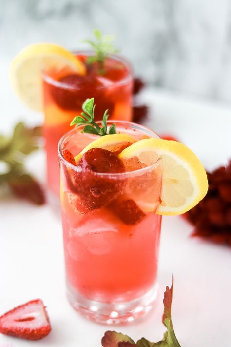 Strawberry Sprite Mocktail Recipe Sprite Mocktail, Strawberry Mocktail Recipe, Drinks With Sprite, Easy Mocktails, Making Drinks, Pink Drink Recipes, Virgin Drinks, Strawberry Drinks, Mocktail Recipes