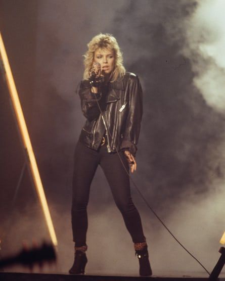 Queen In The 80s, Decade Photoshoot, 80s Cyndi Lauper, Kim Blonde, Madonna 80s Fashion, Cindi Lauper 80's, Kim Wilde 80's, Punk Rock Girls, Linda Hamilton