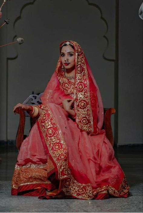 All about rajputi poshaks Rajasthani Bride, Rajasthani Dress, Rajputi Dress, Girls Dresses Diy, Bride Photography Poses, Bridal Lehenga Collection, Indian Wedding Photography Poses, Bridal Jewellery Design, Royal Clothing