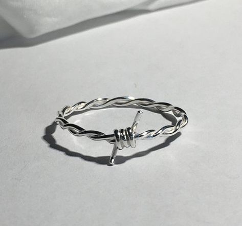 Wire Rings Ideas For Men, Wire Ring For Men, Simple Wire Rings Men, Simple Rings Everyday Casual Wire, Goth Wire Rings, Barbed Wire Ring, Diy Wire Jewelry Rings, Wire Jewelry Rings, Wire Wrapped Jewelry Diy