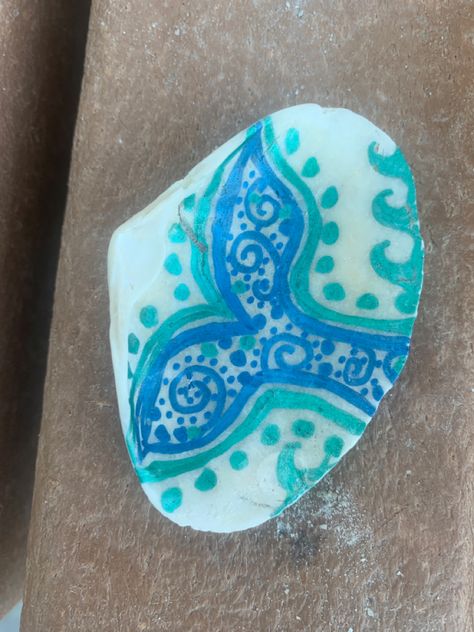 Painted Sea Shells Ideas Beach Crafts, Things To Paint On Sea Shells, Painting Sea Shells Ideas, Painted Shells Ideas, Painted Sea Shells Ideas Easy, Shell Painting Easy, Painted Seashells Ideas, Seashell Painting Ideas Easy, Clam Shell Painting