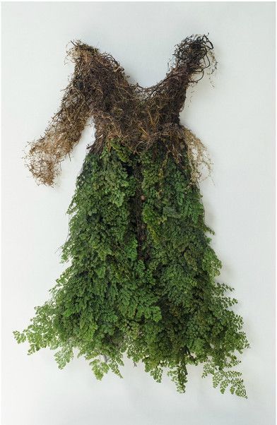 forestlore: Dress form forest moss and Fern http:www.catherinelatson.com/ Moss Clothes, Moss Clothing, Fern Dress, Forest Dress, Moss Dress, Forest Moss, Midsummer Nights Dream, Deco Floral, Fairy Costume