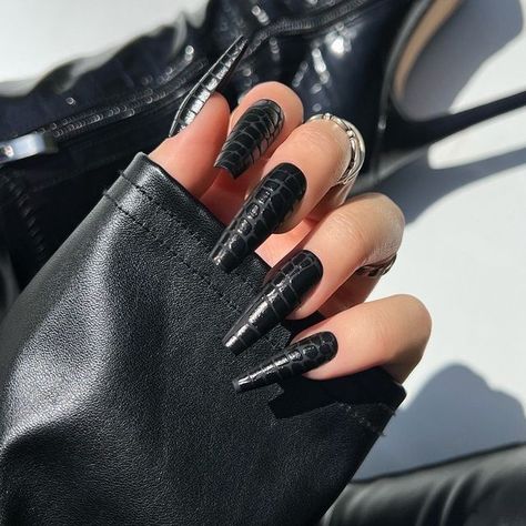 Nails Dark, Black Coffin Nails, Velvet Nails, Kiara Sky, Red Carpet Manicure, Matte Black Nails, Sky Nails, Black Acrylic Nails, Acrylic Press On Nails