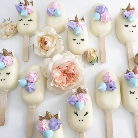 Unicorn Cakesicles, Cakesicles Ideas, Sunday Sweets, Ice Cream Cake Pops, Unicorn Treats, Fantasy Party, Unicorn Themed Birthday Party, Unicorn Foods, No Cook Desserts