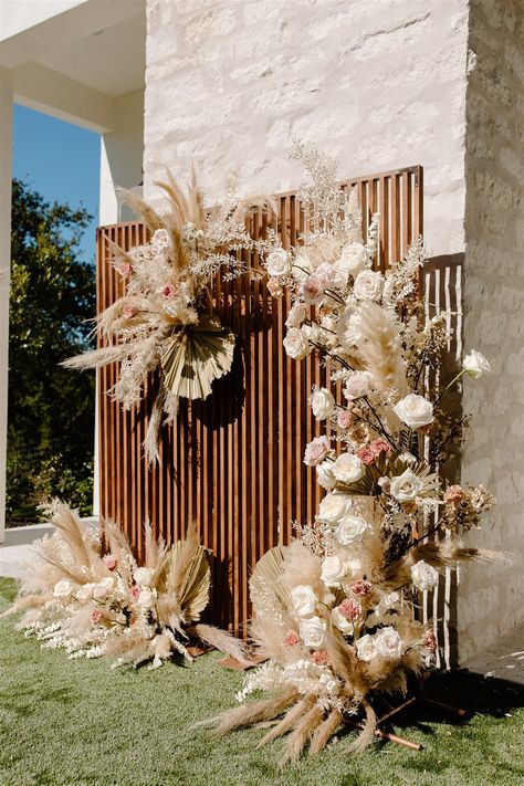 Modern Ethereal Wedding, Ceremony Backdrop Ideas, Floral Ceremony Backdrop, Pampas Grass Ceremony, Bohemian Backdrop, Floral Ceremony, Boho Wedding Backdrop, Elegant Evening Gowns, Grass Backdrops