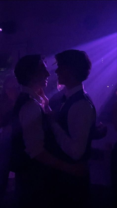 #party #boys #kiss #boyskissing #dance #queer #aesthetic #sideprofile #lighting #green #oldfashion #emerald #england #irland #irishstyle #purple #silhouette #amethyst Kissing Silhouette, Purple Silhouette, Queer Aesthetic, Couple Dancing Aesthetic, Romantic Dance, Kissing In The Rain, Gay Aesthetic, Dancing Aesthetic, Couple Dancing