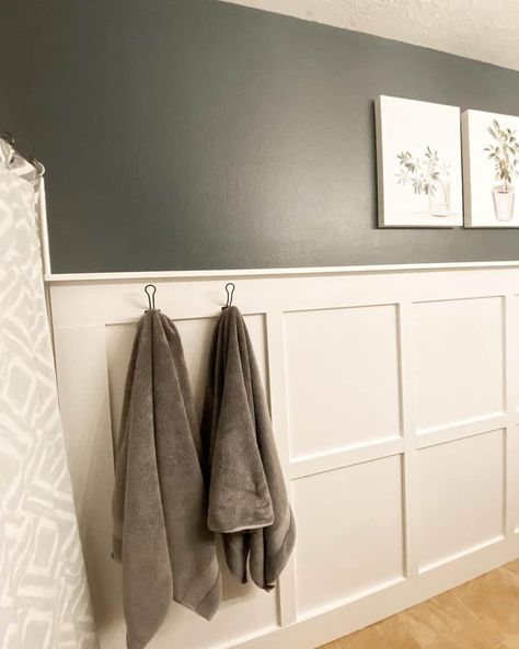 9 Wall Trim Ideas for Every Room in Your Home Bathroom Towel Hooks Ideas, Bathroom Towel Holder Ideas, Bathroom Towel Decor Ideas, Offices Ideas, Guest Bathroom Towels, Hang Towels In Bathroom, Diy Towel Rack, Camping Bathroom, Bathroom Towel Decor