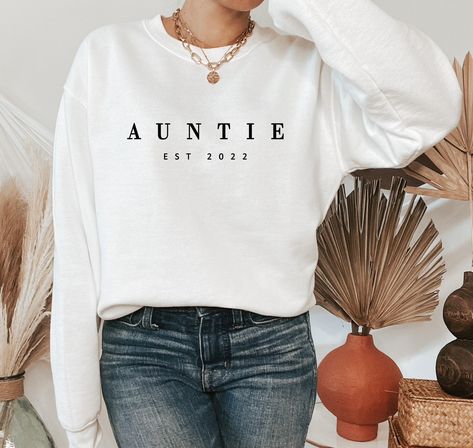 Cute Aunt Shirts, Auntie Outfits, Auntie Pictures, Auntie Tshirt Ideas, Aunt Shirt, Aunt Life Shirt, Custom Sweatshirt Ideas, Best Auntie Shirt, Aunt Sweatshirts