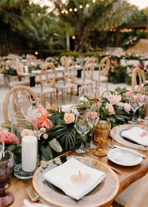 Mexico Wedding Reception Decor, Tropical Boho Table Decor, Wedding Tropical Centerpieces, Earthy Beach Wedding, Subtle Tropical Wedding, Tropical Inspired Wedding, Hawaii Wedding Centerpieces, Tropical Reception Decor, Hawaii Wedding Colors