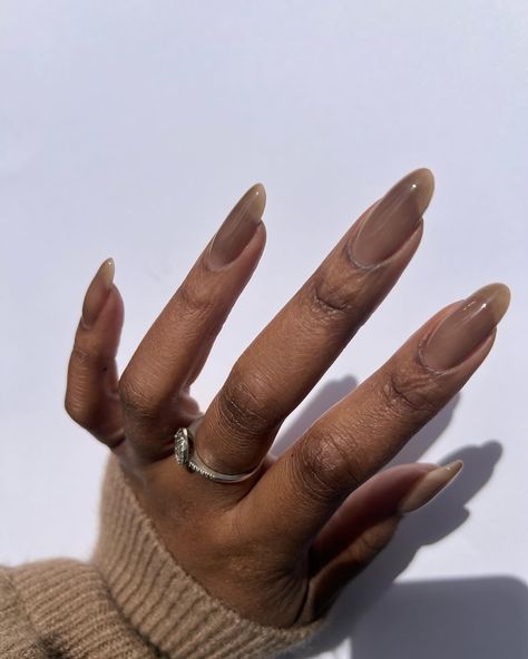 This Hard Gel shade really surprised me. She looks grey in the pot but she’s a yummy syrupy shade on the nails 🤩. I need to see this shade on more people ASAP 🙌🏾 Created using @lovelecente Hard Builder Gel in Dulce and Top Coat *gifted* #nailreels #bygabrielleeva #nailinspo #naturalnails #hardgels #buildernails #lecente #lovelecente Hard Gel Nails Natural, Plain Gel Nails, Grey Gel Nails, Painting My Nails, Hard Gel Nails, Builder Gel Nails, N Nails, Diva Nails, Hard Nails