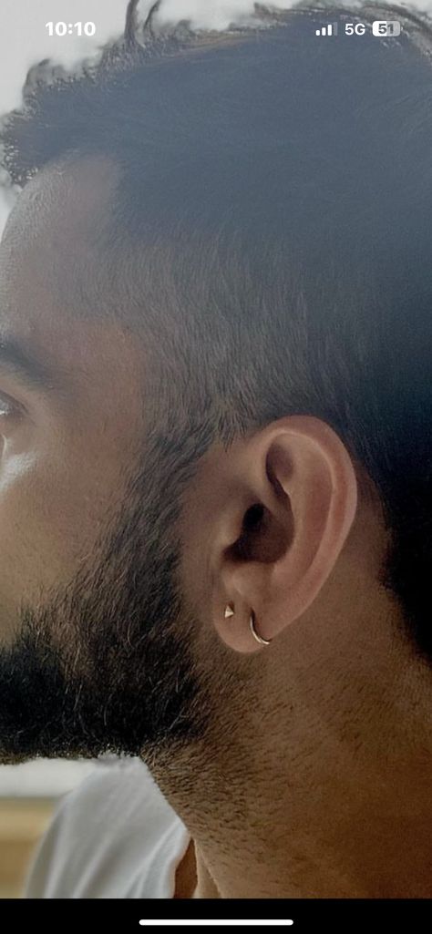 Mens One Ear Piercing, Two Earrings One Ear Men, Virat Kohli Ear Piercing, Piercings Men Ear, Ear Rings For Men Gold, Men With Ear Piercings, Mens Earrings Aesthetic, Earrings Men Aesthetic, Mens Ear Piercing Ideas