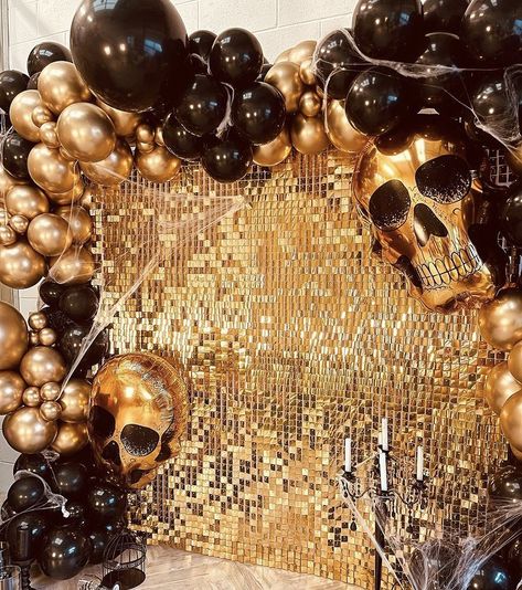 Black Gold Halloween Decor, Elegant Halloween Birthday Party, Halloween Birthday Party Backdrop, Black And Gold Halloween Decor, Halloween Balloon Backdrop, Disco Halloween Party, Black And Gold Halloween, Spooky Backdrop, Glam Halloween Party