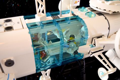 Lego Space Station, Science Stations, Big Lego, Lego Pictures, Lego Space, Lego Builds, Lego Design, Lego Projects, Space Station