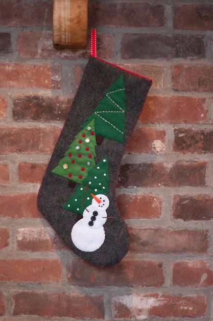 Diy Christmas Stocking Pattern, Christmas Stocking Tutorial, Snowman Stocking, Baby Mobil, Quilted Christmas Stockings, Felt Christmas Stockings, Felt Snowman, Christmas Sewing Projects, Christmas Stockings Diy