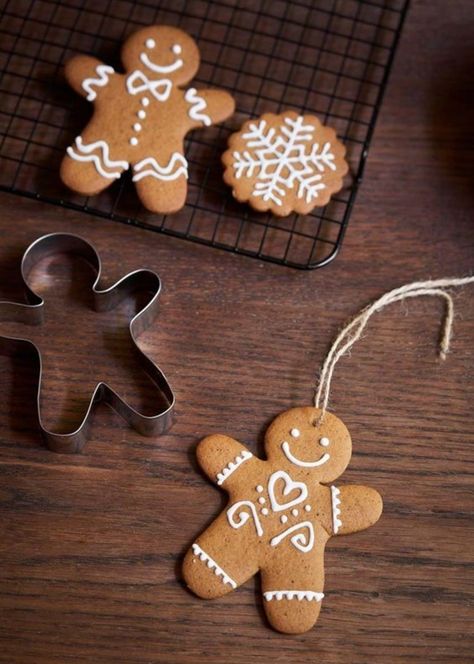 Gingerbread Tree Cookies, Marshmallow Snowmen, Decorating Sugar Cookies, Christmas Treats To Make, Joy Of Baking, Traditional Christmas Cookies, Gingerbread Cookies Decorated, Holiday Sugar Cookies, Cute Christmas Cookies