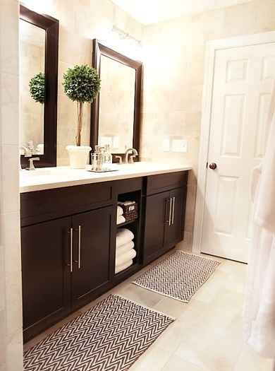 40 Amazing Bathroom Ideas Custom Mirror, Brown Cabinets, Shaker Doors, Mirror Ideas, Hall Bathroom, Decor Baie, Interior Bedroom, Bathroom Redo, Trendy Bathroom