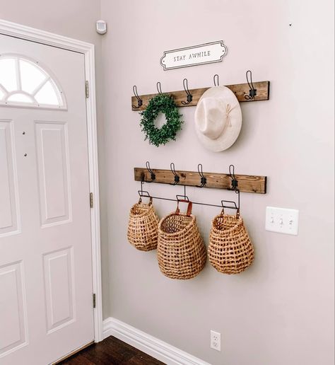 Entryway Coat Rack Ideas, Entryway Coat Hanger, Wicker Basket Decor, Boho Entryway, Modern Apartment Living Room, Texas Home Decor, Boho Farmhouse Decor, Entryway Coat Rack, Front Door Entryway