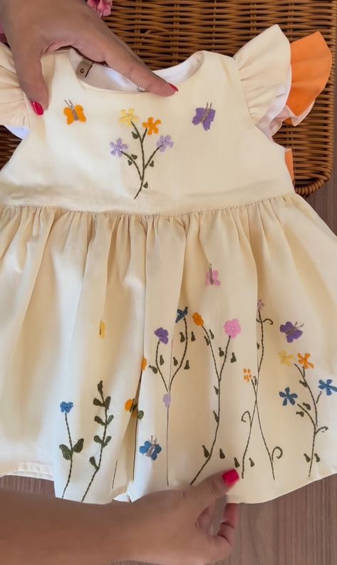 Baby Frock Embroidery Design, Embroidery Frocks For Kids, Baby Dress Embroidery, Kids Dress Collection, Sewing Baby Clothes, Kids Frocks Design, Kids Dress Wear