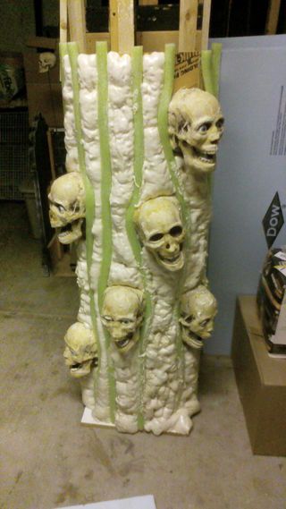 instructables.com, DIY haunted tree: the start of DIY epicness... Halloween Haunted House Ideas, Haunted House Ideas, Soul Tree, Haunted Tree, Halloween Outside, Halloween Props Diy, Casa Halloween, Halloween Haunted House, Adornos Halloween