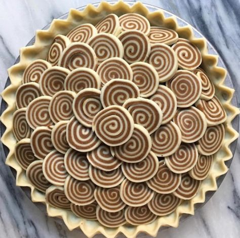 Fancy Pie Crust, Pie Crust Art, Beautiful Pie Crusts, Pie Crust Designs, Butter Cinnamon, Slab Pie, Homemade Pastries, Pie Crust Recipes, Perfect Pies