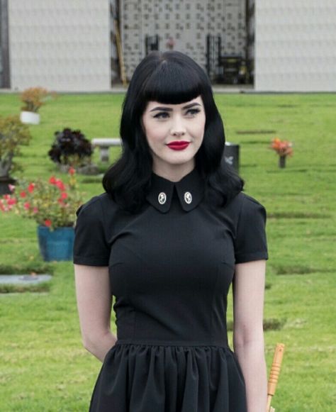 #heatherrae_ #perfection #makeup #hair #fashion Short Hair Rockabilly Style, Gothabilly Hairstyles, Pinup Aesthetic, Psychobilly Hair, Bettie Bangs, Cabelo Pin Up, Betty Bangs, Rockabilly Mode, Gothic Mode