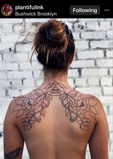 Upper Back Lace Tattoo Women, Womens Large Tattoos, Aquatic Back Tattoo, Floral Upper Back Tattoo Women, Woman Upper Back Tattoo, Mirrored Shoulder Tattoo, Back Of Neck Floral Tattoo, Feminine Upper Back Tattoos, Floral Upper Back Tattoo